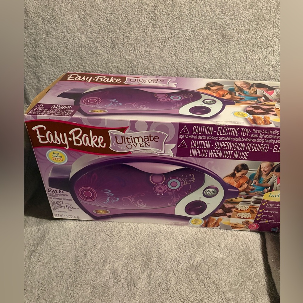 Hasbro 2013 Easy-Bake Ultimate Oven in Purple and White